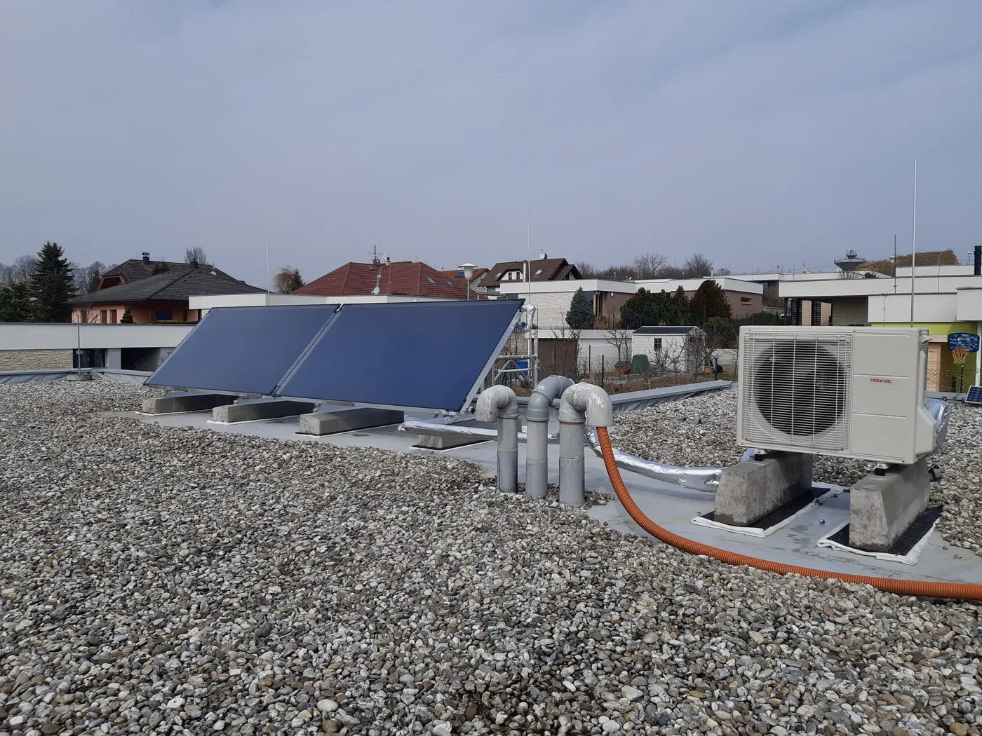 Solární kolektory a tepelné čerpadlo