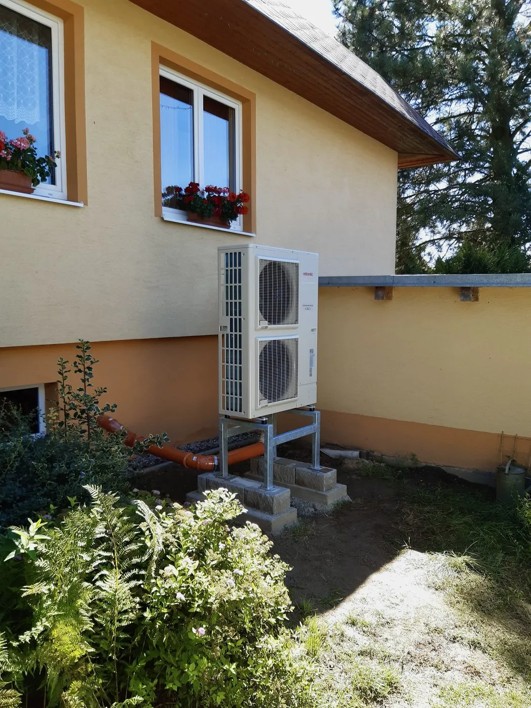 Solární kolektory fasáda, rekonstrukce bytového domu